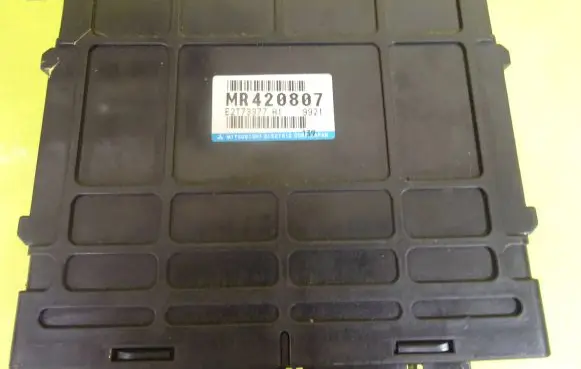 Mitsubishi Carisma Engine control unit/module MR420807