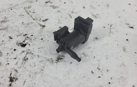 Mercedes-Benz C W203 Turbo solenoid valve A2038000478 00144