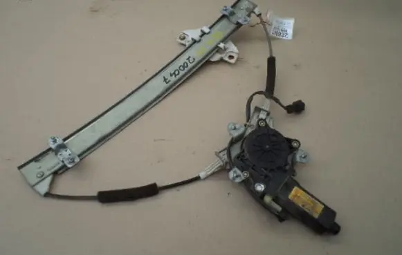 Hyundai Elantra Front door window regulator with motor