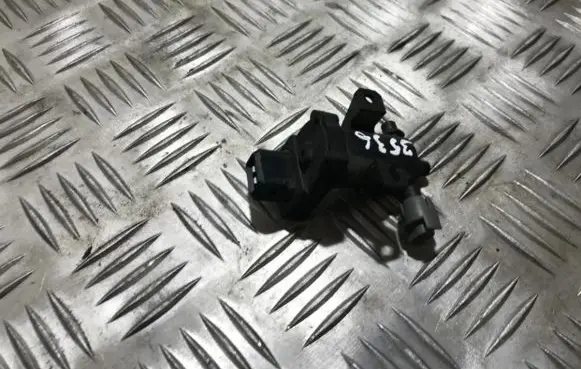 Mercedes-Benz C W202 Turbo solenoid valve a2028000478