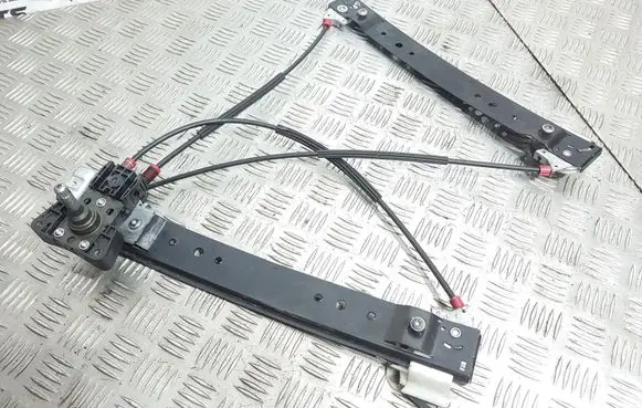 Rear door manual window regulator