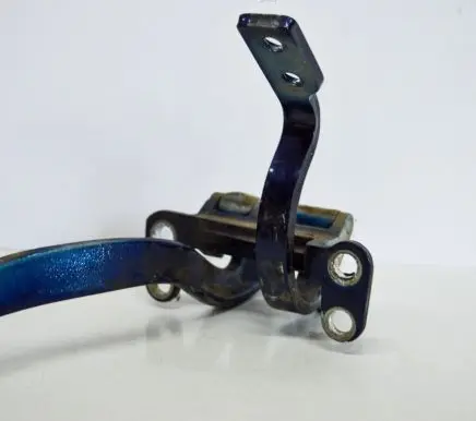 Volkswagen Touareg I Tailgate/trunk/boot hinge 7L6827301C