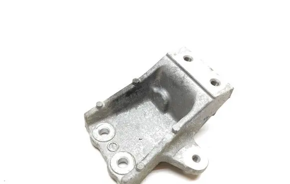 Toyota Land Cruiser (J150) Engine mounting bracket