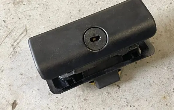 BMW M3 Glove box opening button 1946513