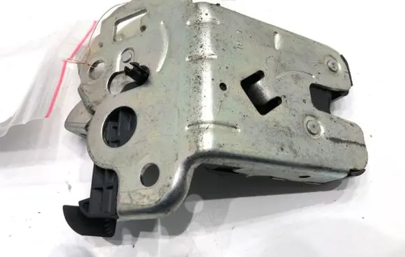 Audi A4 S4 B8 8K Tailgate exterior lock 8K9827505A