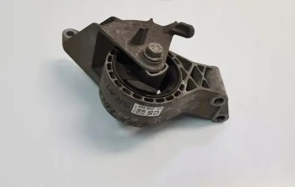 Opel Astra J Gearbox mount