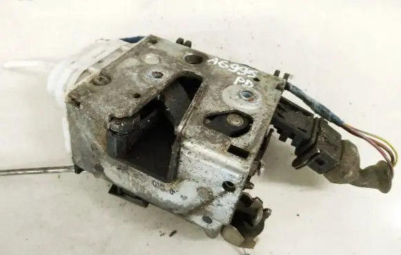 Audi A6 S6 C4 4A Front door lock 4A0