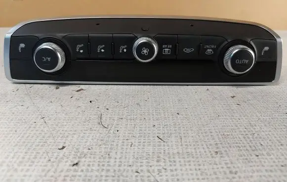 Audi A3 S3 8V Climate control unit 8V0820043A