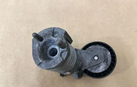 Volvo V40 Generator/alternator belt tensioner 31251653