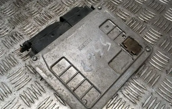 Seat Ibiza III (6L) Engine control unit/module 03E906033P 5WP4019607 337504