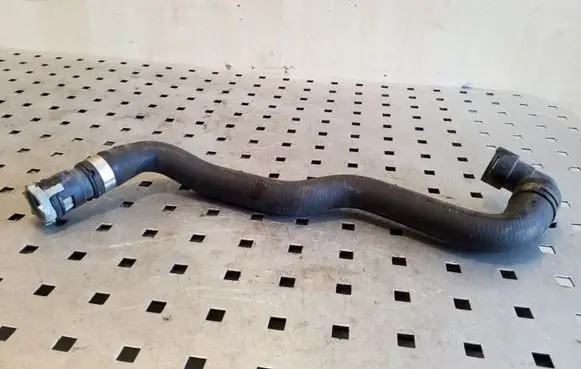 Ford Focus Engine coolant pipe/hose AV6118K582EC