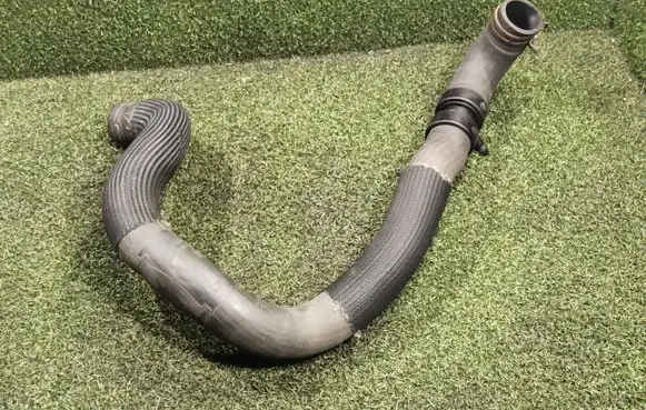 Opel Vivaro Engine coolant pipe/hose 215014596R