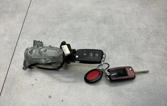 Volkswagen Golf VI Ignition lock 1K0905851B 1K0905865A