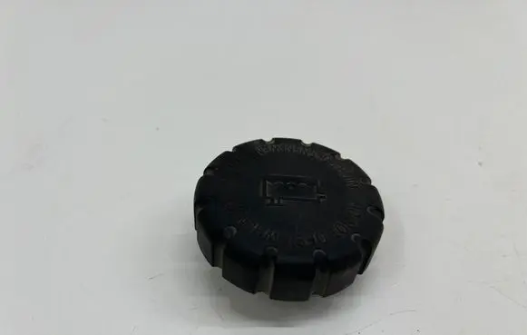 Mercedes-Benz Vito Viano W447 Coolant expansion tank/reservoir cap A2105010615