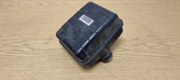 BMW X3 F25 Intake resonator 13718517608