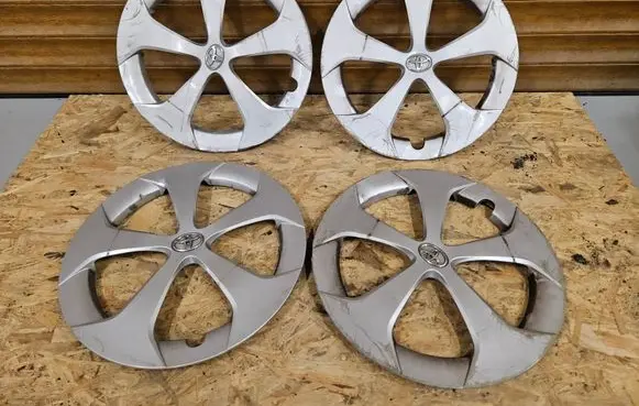 Toyota Prius (XW30) R15 wheel hub/cap/trim 4260247060