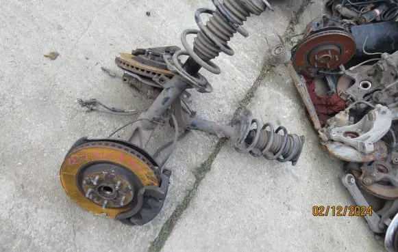 Nissan X-Trail T32 Front wheel hub spindle knuckle