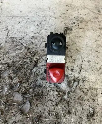 Renault Scenic II - Grand scenic II Hazard light switch 8200109723 8200095493 8200107808