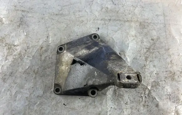 Audi A6 S6 C5 4B Engine mounting bracket 4B0199307C 4B0199307