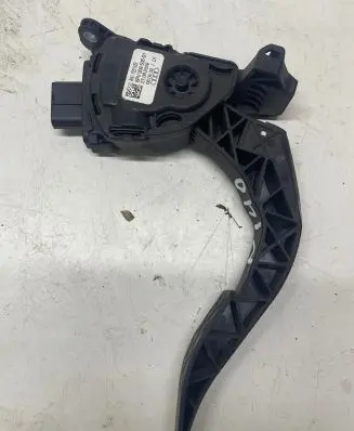 Audi A5 Sportback 8TA Accelerator throttle pedal 8K1723523 27062009 6PV00950501
