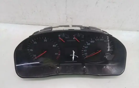 Volkswagen PASSAT B5 Speedometer (instrument cluster) 3B0920822A