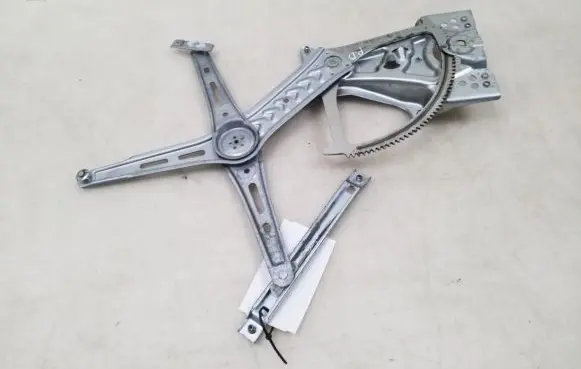 Front window lifting mechanism without motor