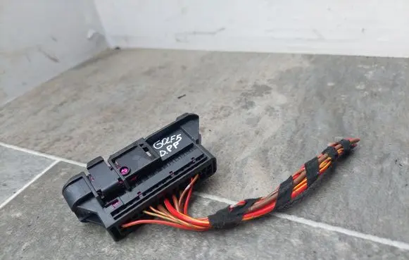 Front door wiring loom