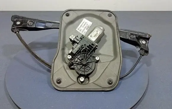 Skoda Fabia Mk2 (5J) Front door window regulator with motor 5J1837402D