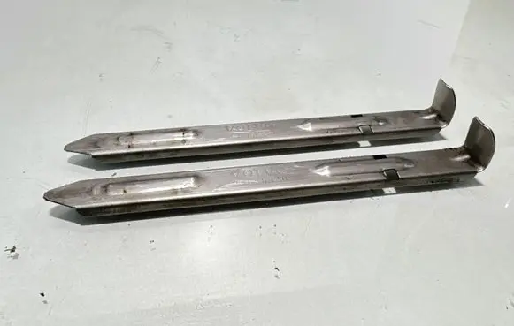 Volvo V70 Headlight/headlamp mounting bracket 30678340