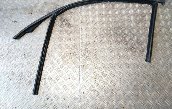 Mercedes-Benz GLS X166 Rubber seal front door (on door) A1667252500 653695