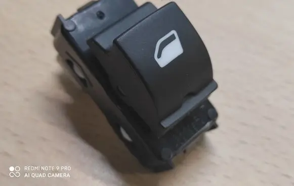 Citroen C3 Aircross Electric window control switch 13483539