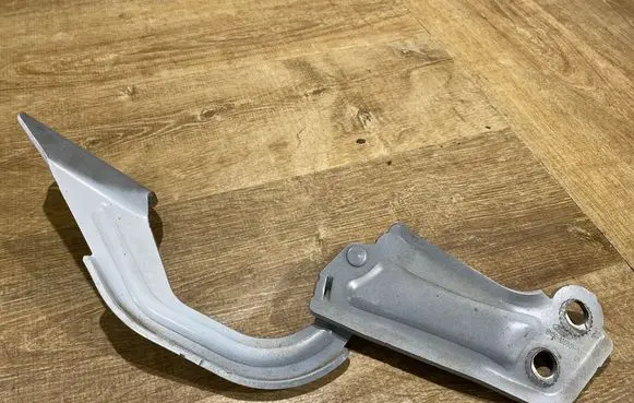 Ford Kuga II Engine bonnet/hood hinges BM51A16801AD