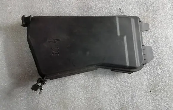 Mercedes-Benz E W212 Fuse box cover A2125400382