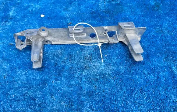BMW 7 G70 Front bumper lower grill 7401B00