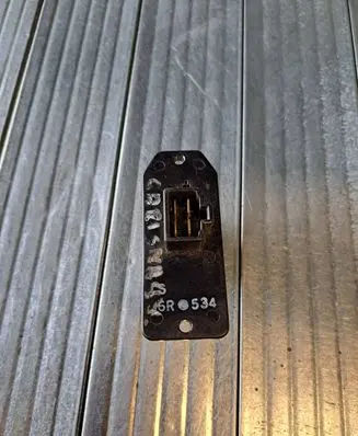 Mitsubishi Carisma Heater blower motor/fan resistor 6R534