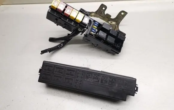Suzuki Wagon R+ Fuse module 1567002080
