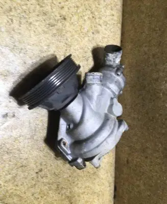 Mercedes-Benz E W124 Water pump 