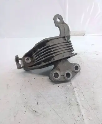 Opel Zafira C Engine mount bracket 13347453