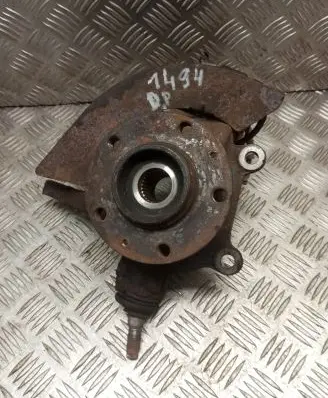 Peugeot 605 Front wheel hub