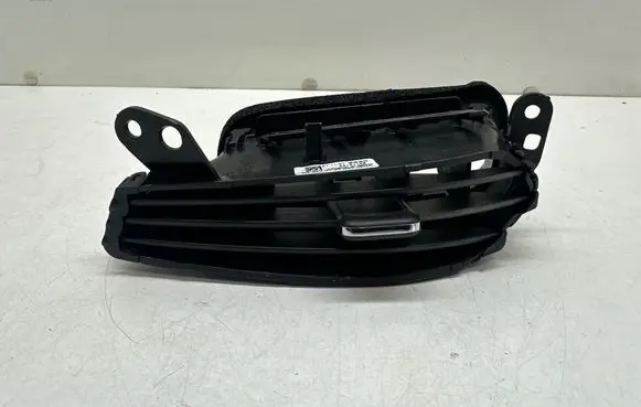 Chevrolet Malibu Dash center air vent grill 84114174