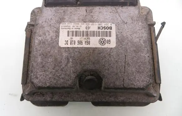 Volkswagen Bora Engine control unit/module 0261206180 06A906018DC