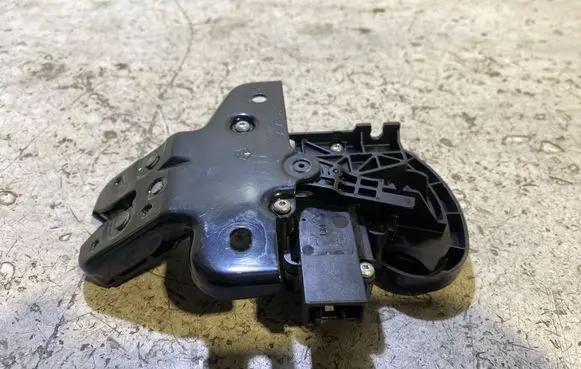 Chrysler 200 Tailgate/trunk/boot lock/catch/latch