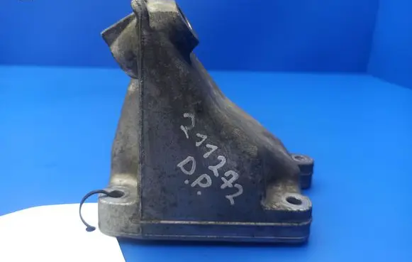 Mercedes-Benz E W211 Engine mounting bracket A2722231604