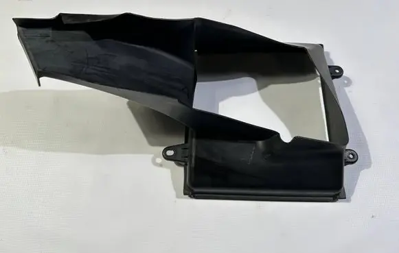 Maserati Quattroporte Intercooler air guide/duct channel 670002898