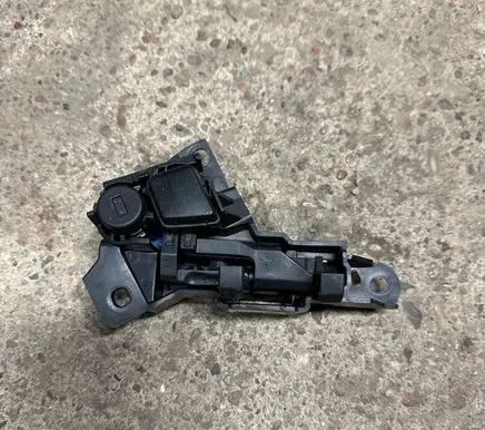 BMW 5 F10 F11 Glove box lock 03F1010017