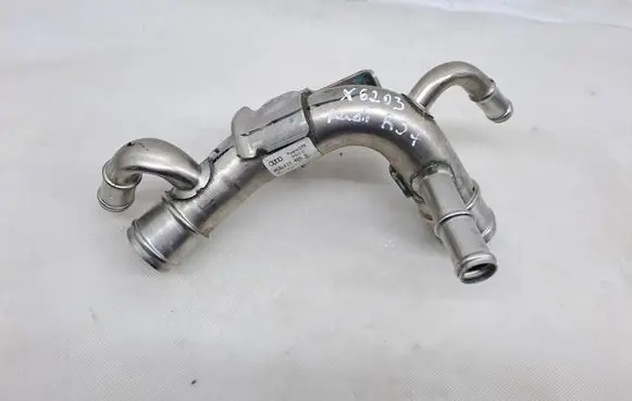 Engine coolant pipe/hose