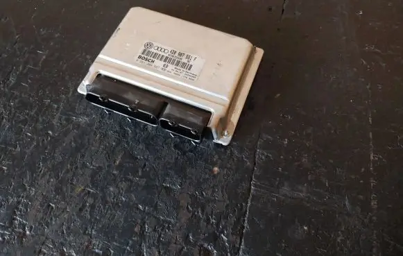 Volkswagen PASSAT B5 Engine control unit/module 4D0907551F 26SA4994 0261204687
