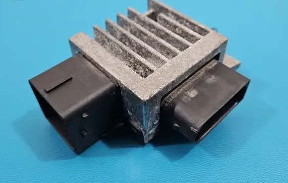 Renault Trafic III (X82) Coolant fan relay 271203982R IMPRK1551641