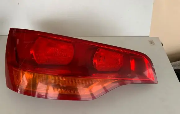 Audi Q7 4L Tailgate rear/tail lights 4L0945093