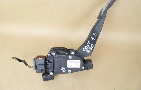 Mitsubishi Colt CZ3 Accelerator throttle pedal A4543000304 6PV00886600 MN125792